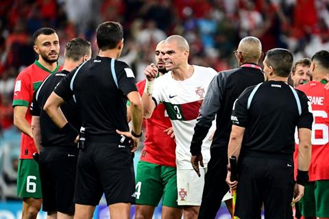 Pepe mỉa mai: Giờ trao chức vô địch cho Argentina luôn đi